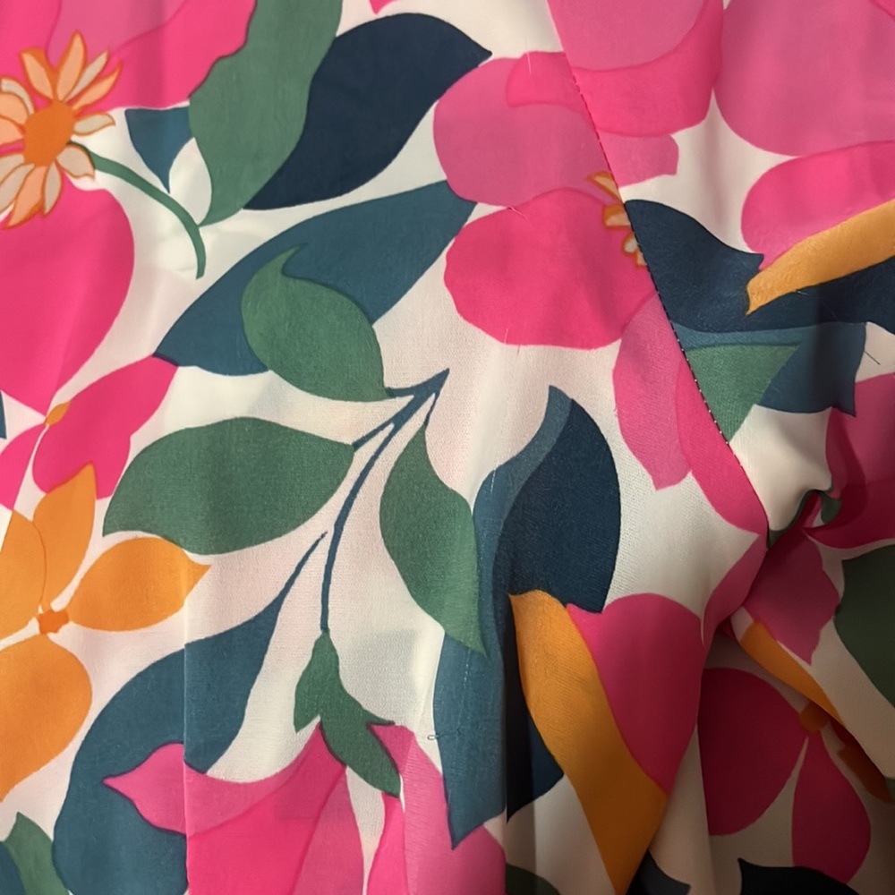 Axara wrap around floral dress - Picture 4 of 9